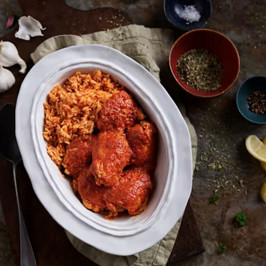Photo d'une recette de cuisses de poulet et riz, sauce au poivron rouge, réalisés avec le mode cuisson lente du Thermomix