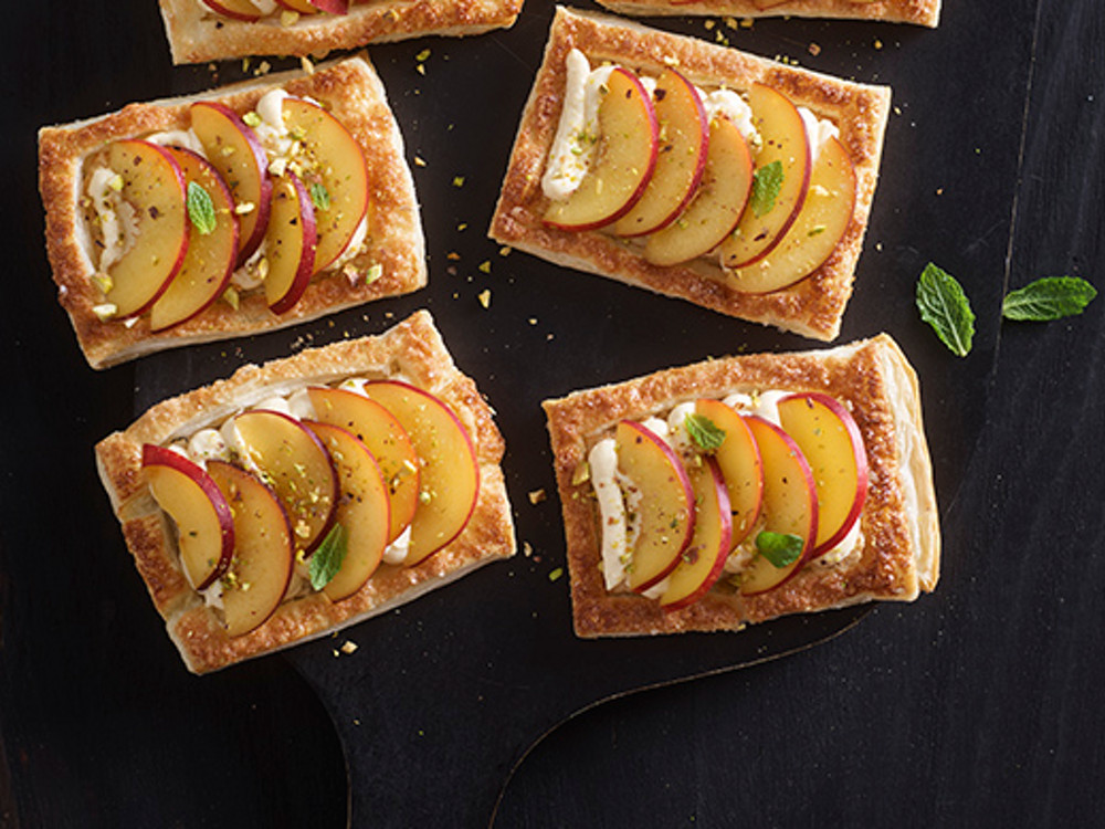 Dessert avec des morceaux de pommes découpés à l'aide du découpe-minute Thermomix