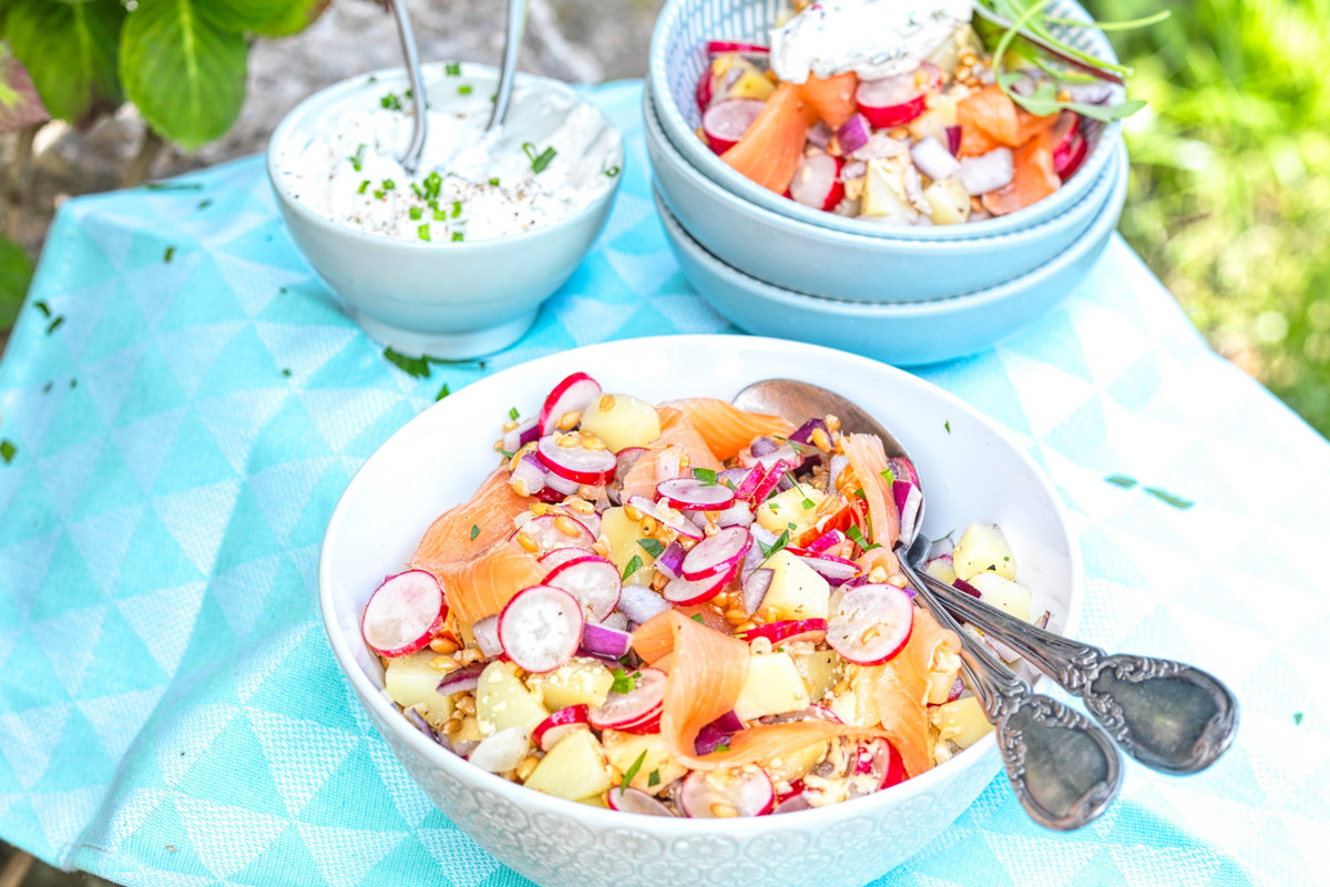 Salade de radis, petit épeautre et saumon fumé