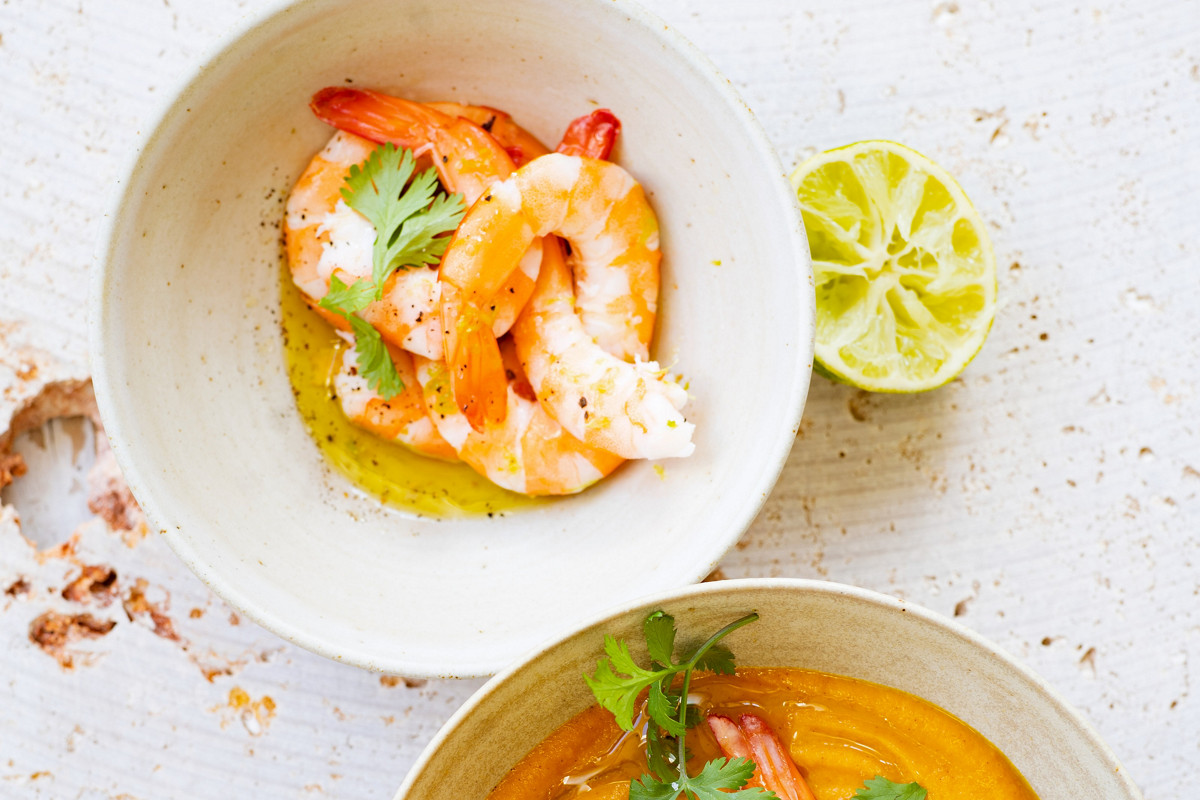 Soupe froide à la carotte et crevettes au citron vert