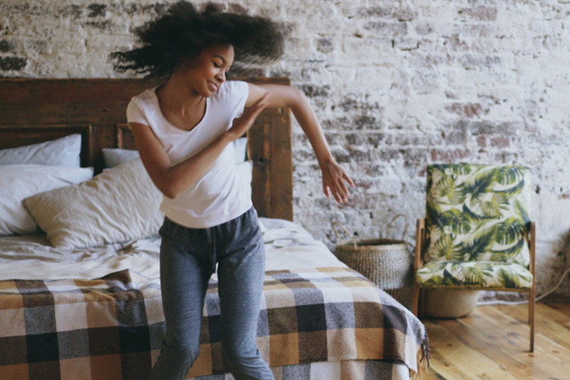 fr kobold blog woman dancing bedroom