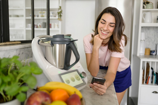 fr thermomix tm6 in use girl with phone