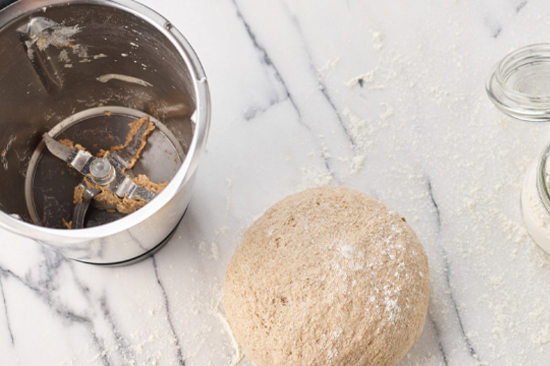 Pâte collée dans bol Thermomix®