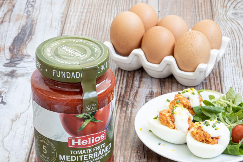 huevos rellenos con tomate