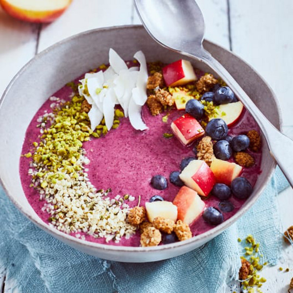Fruchtige Beeren-Smoothie-Bowl