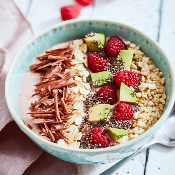 Himbeer-Smoothie Bowl mit Chiasamen