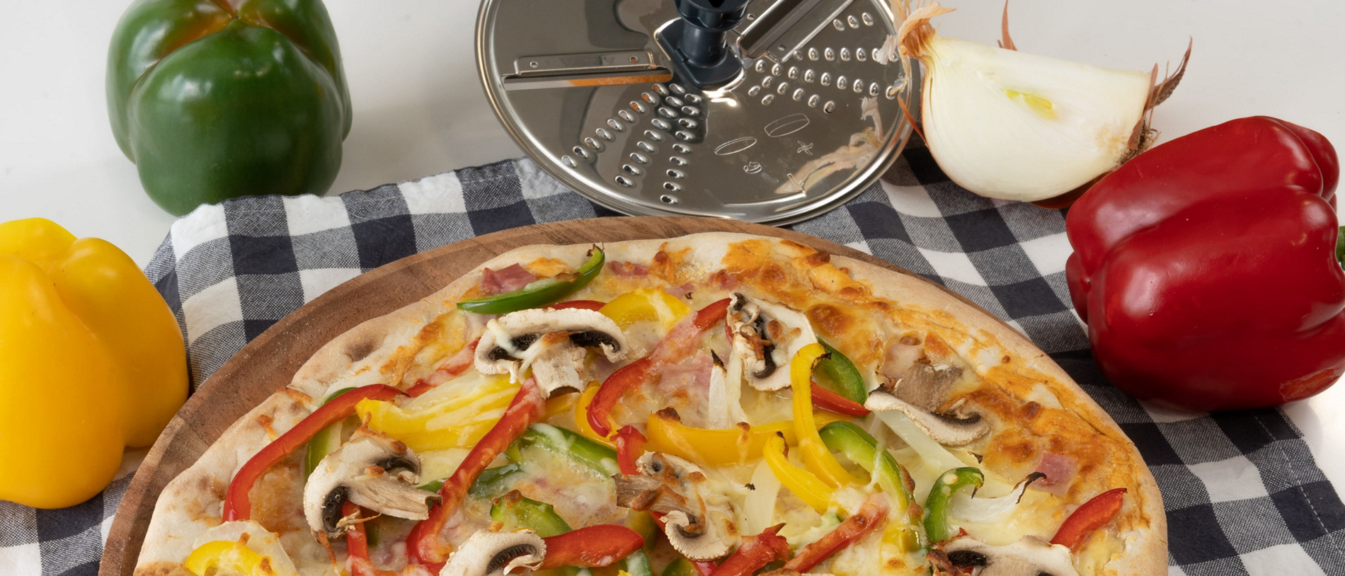 Pizza Verduras hecha con accesorio cortador Thermomix