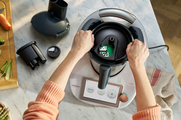 int bimby TM6 cutter  spiralizer product in use 01 16 9