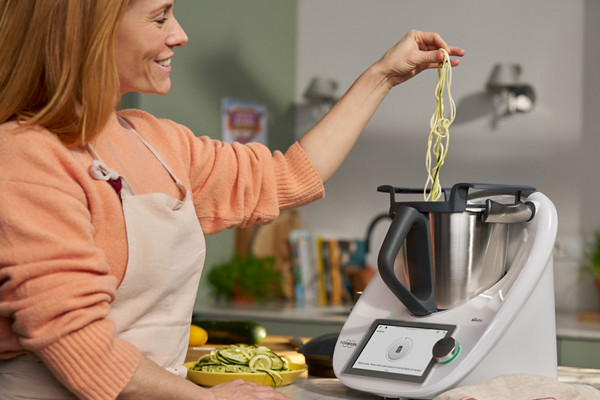 int bimby TM6 cutter  spiralizer product in use 02 16 9