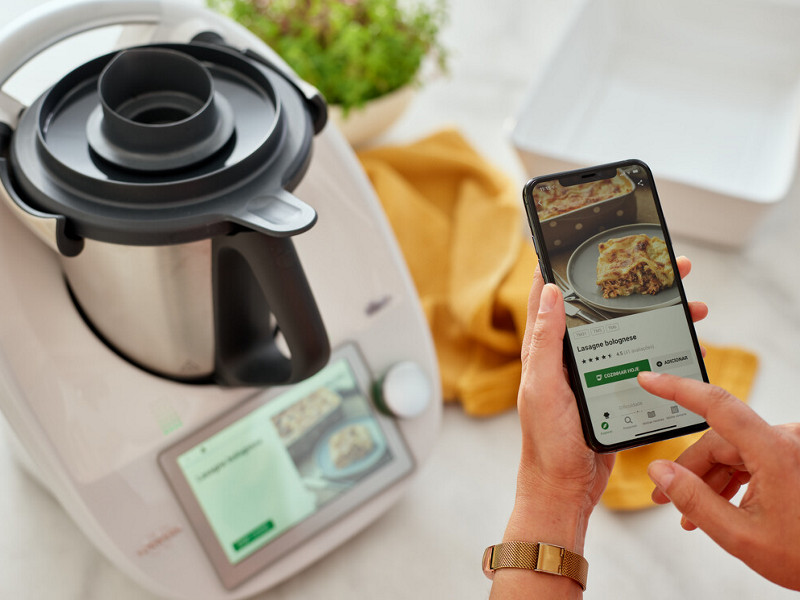 int bimby friend TM6 product in use product launch 122 small