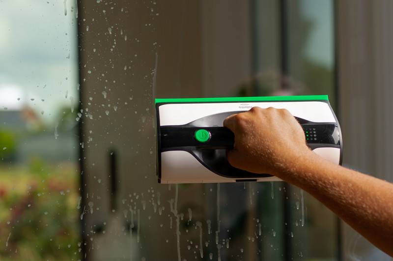 int folletto VG100 piu product in use 11