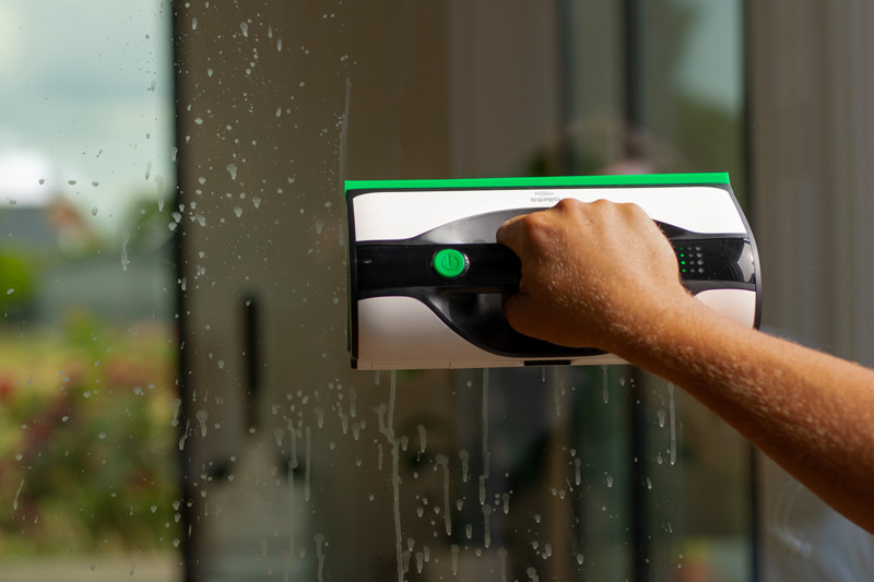 int folletto VG100 piu product in use 11