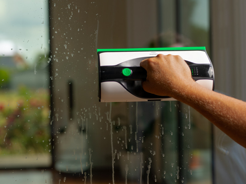 int folletto VG100 piu product in use 11