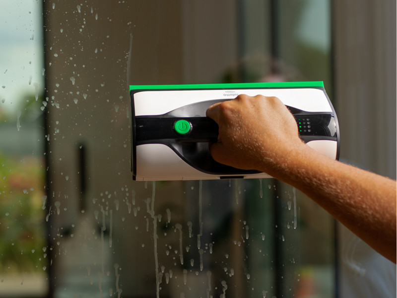 int folletto VG100 piu product in use 11