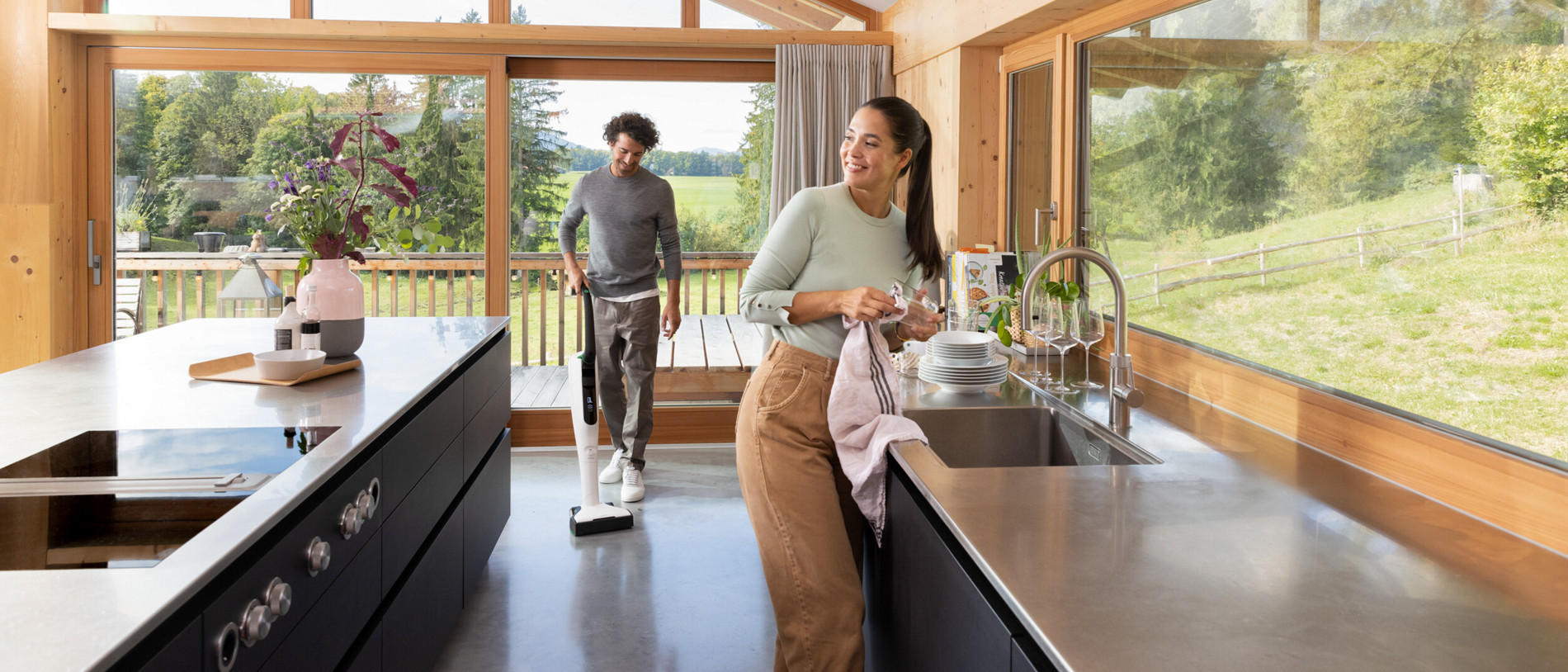 Mann und Frau in Küche mit Kobold VK7