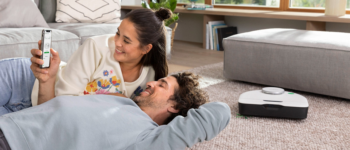 Casal a utilizar o VR7 na APP MyKobold