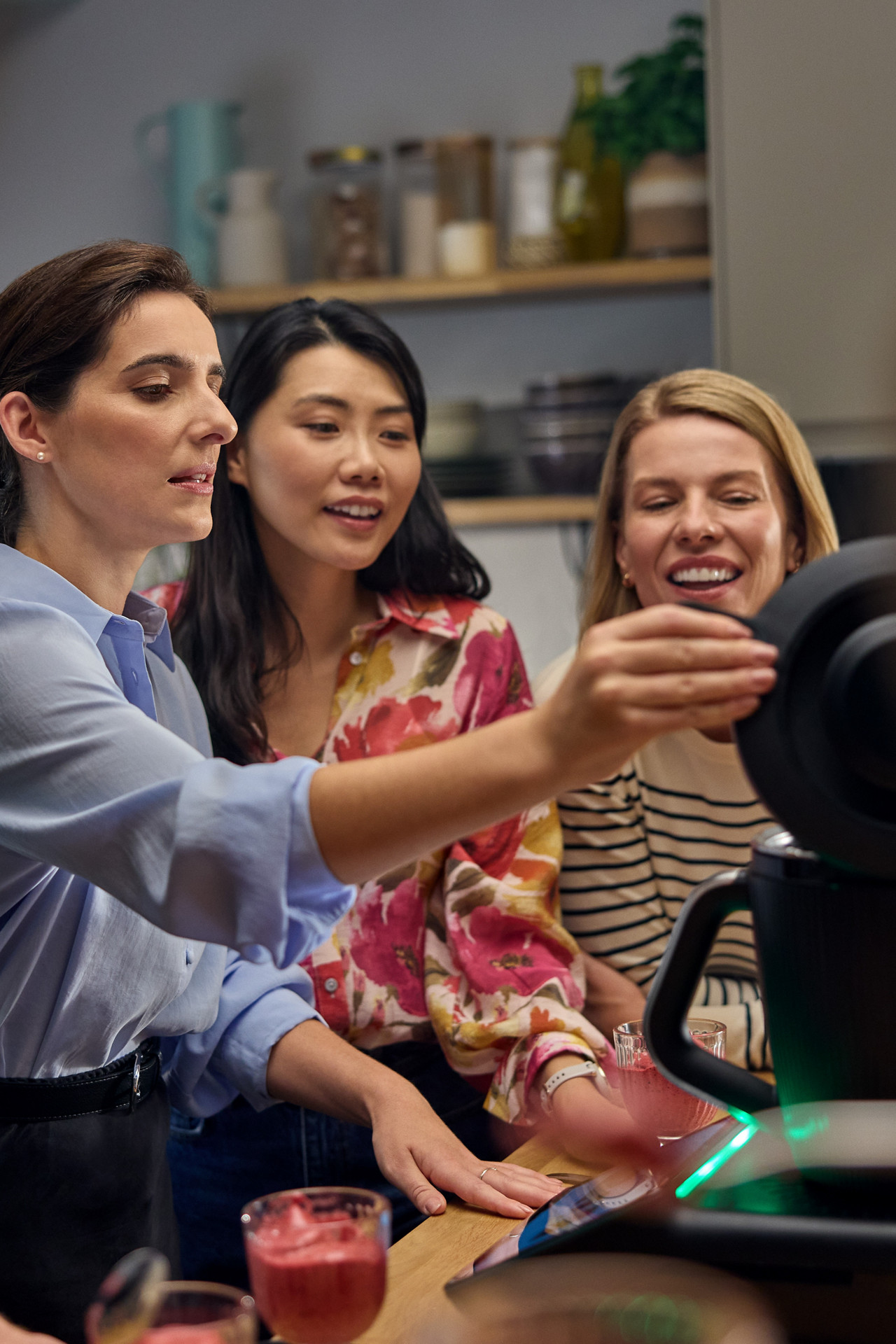 /content/dam/vorwerk-eCommerce-portal/it/it/c/dam-home/products/bimby/tm7/lifestyle-advisor-pride/4x3/int_master-en_bimby_tm7