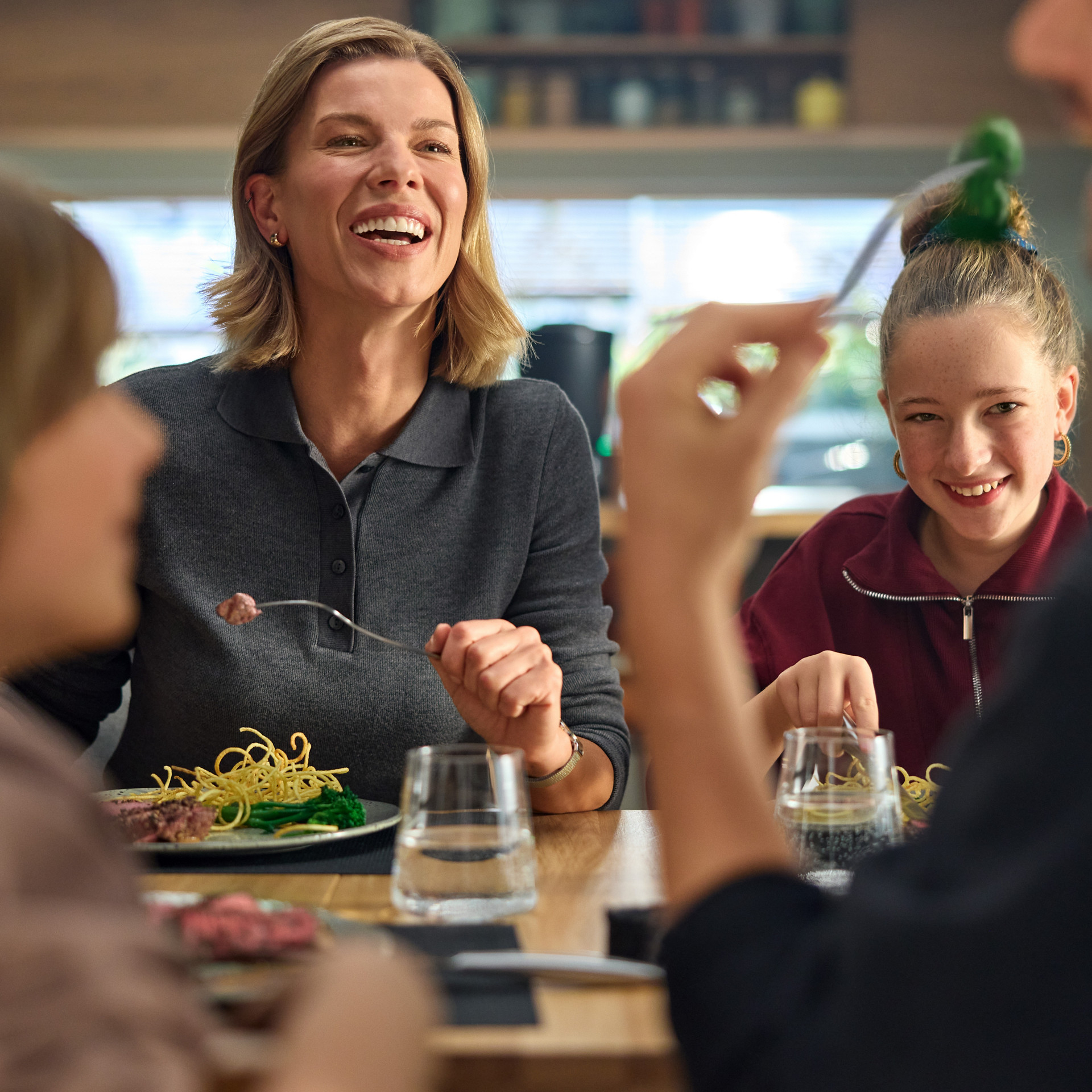 Famiglia che gusta insieme piatto Thermomix.