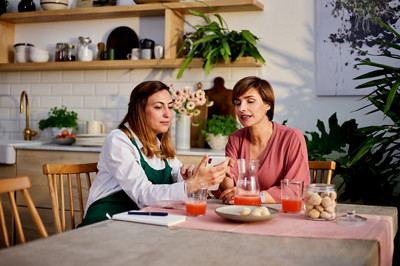 int thermomix bimby women mobil kitchen table people story 049