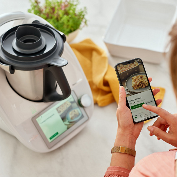 int thermomix TM6 product in use woman hands medium