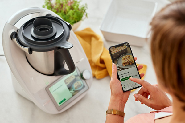 int thermomix TM6 product in use woman hands medium