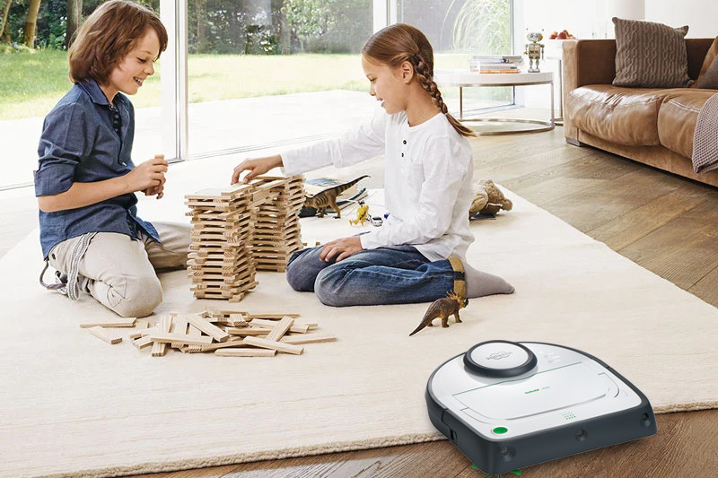 kobold VR300 cleaning livingroom kids