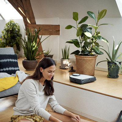 kobold blog vr300 cleaning room with woman