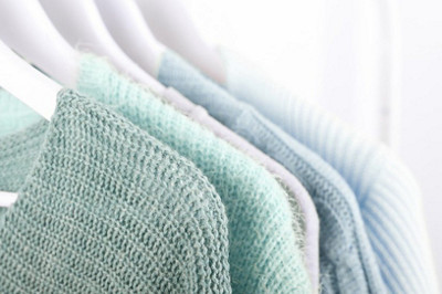 Guarda tu ropa al vacío para ahorrar espacio en el armario