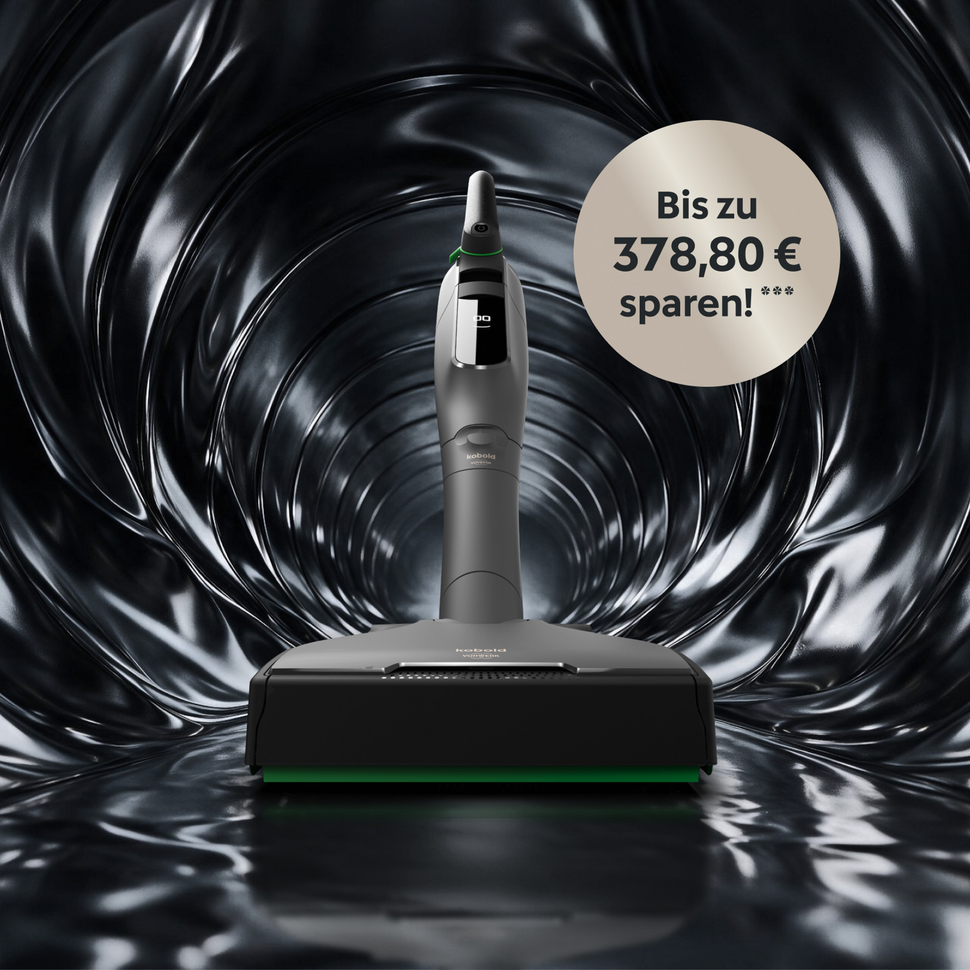 Kobold VK7 Akku-Staubsauger mit EB7 Elektrobürste Special Edition Black, Frontansicht im metallischen Tunnel, Text „Bis zu 378,80 € sparen!“