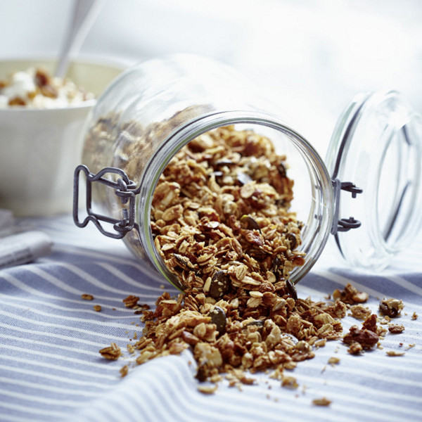 Exotisches Kokos-Mandel-Granola