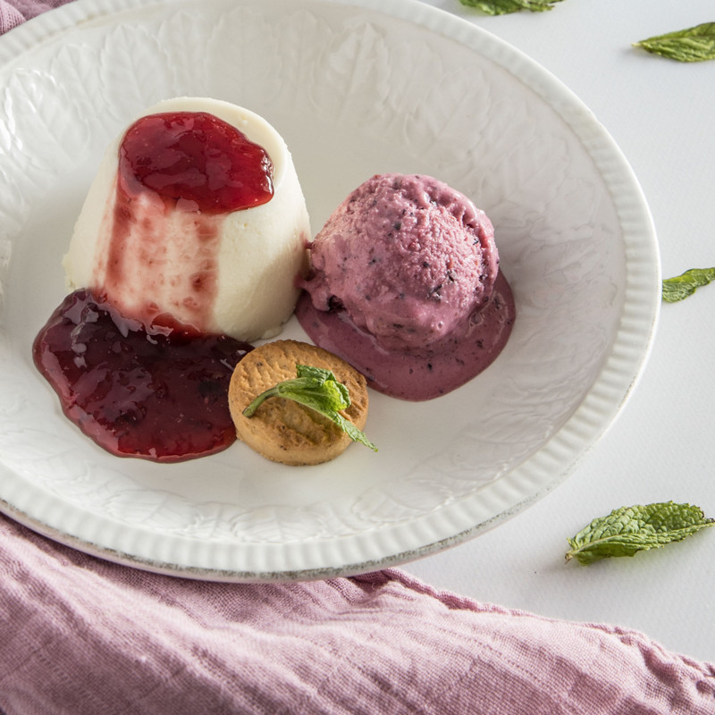  Thermomix® Thermomix® por el mundo recetas panacotta de yogur y chocolate blanco con sorbete de cerezas 1