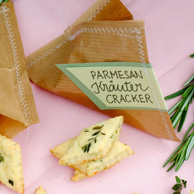 Parmesan Kräuter Cracker - Ideal zum Verschenken