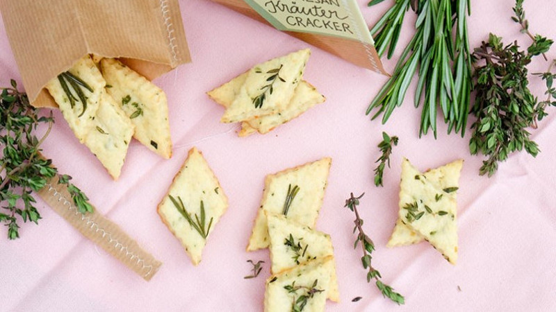 Selbstgemachte Parmesan Cracker