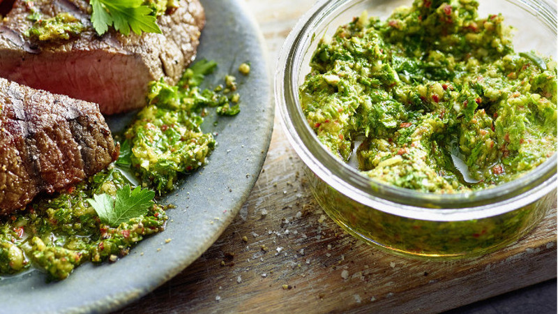 Saftiges Steak mit selbstgemachtem Pesto