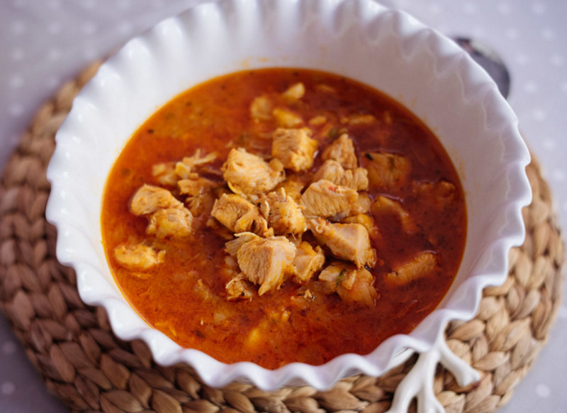Pechuga de pollo en adobo y salsa de cebolla - Cookidoo® – la