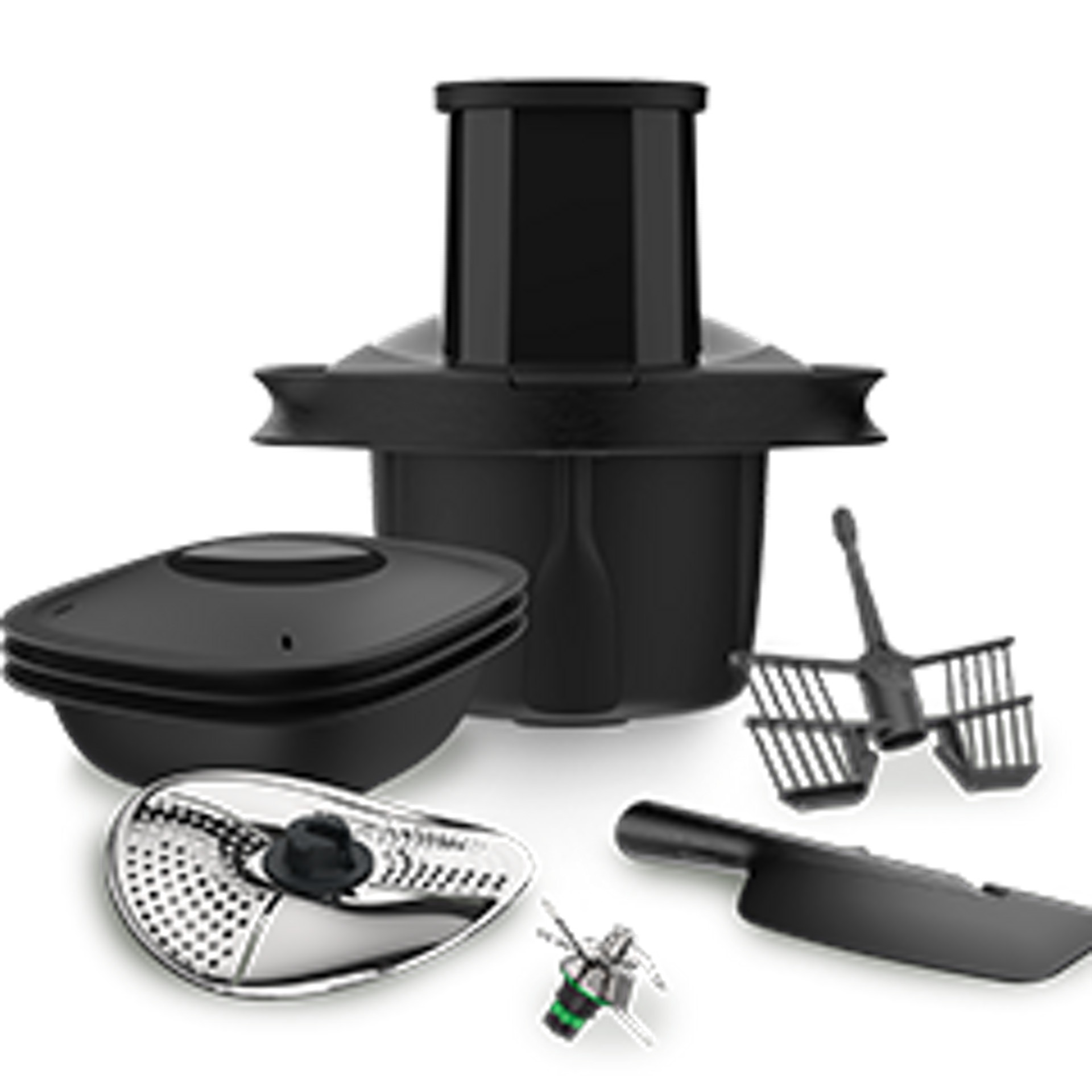 Kit d’accessoires Thermomix® TM7 comprenant éplucheur, Découpe-Minute, panier, fouet, spatule et couvercle.
