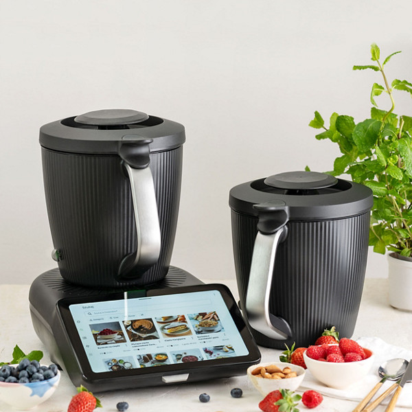 Einblick Vorwerk Store mit Kobold und Thermomix Produkten