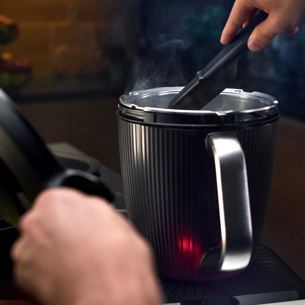 Beratungssituation Kobold Kundenberater zum Akku-Staubsauger