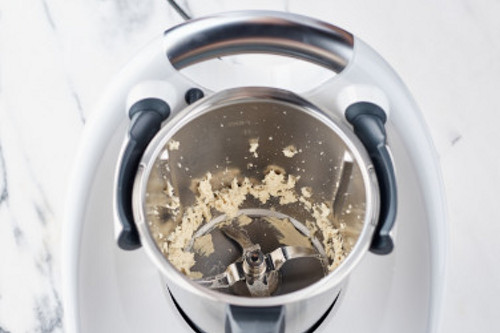 Teigreste aus dem Thermomix entfernen