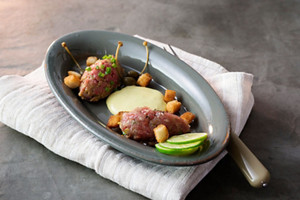 Beef & Tuna - Tatar mit Trüffelmayonaise und Croûtons