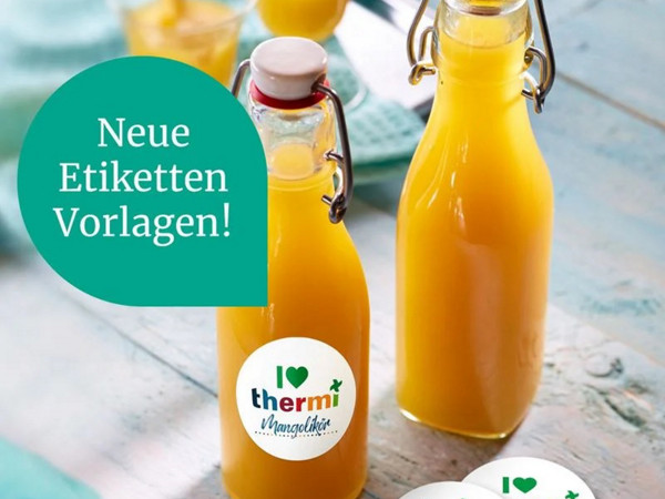 Das Bild zeigt Glasflaschen mit oranger Flüssigkeit und dem I love Thermi Etikett
