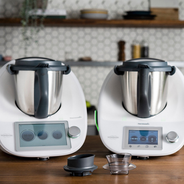 thermomix tm6 tm5 two lids in focus
