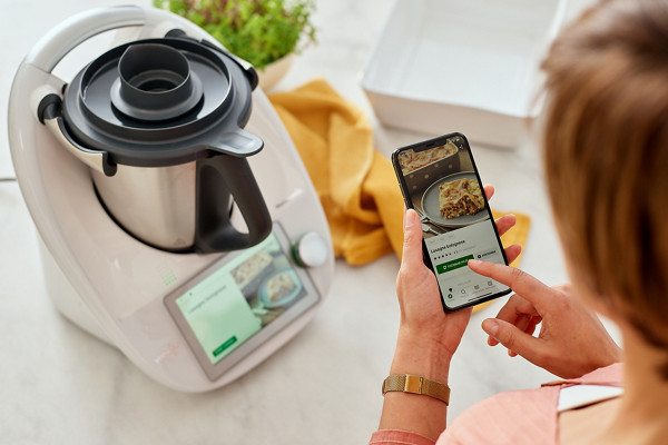 thermomix tm6 cookidoo woman with mobile phone