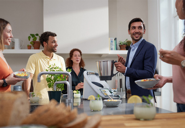 thermomix vdi how to man presenting thermomix
