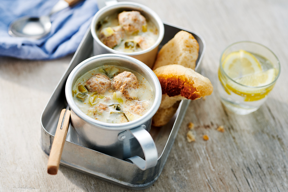 Lauch-Käse-Suppe mit Hackfleischbällchen