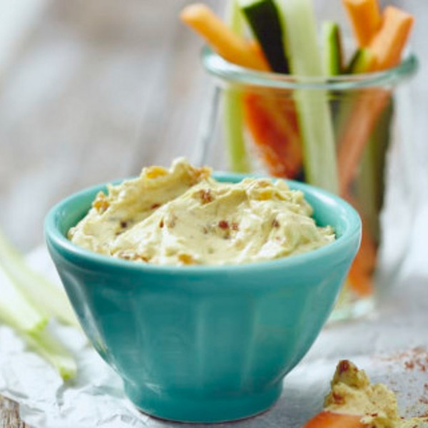 Exotischer Curry-Dattel-Dip