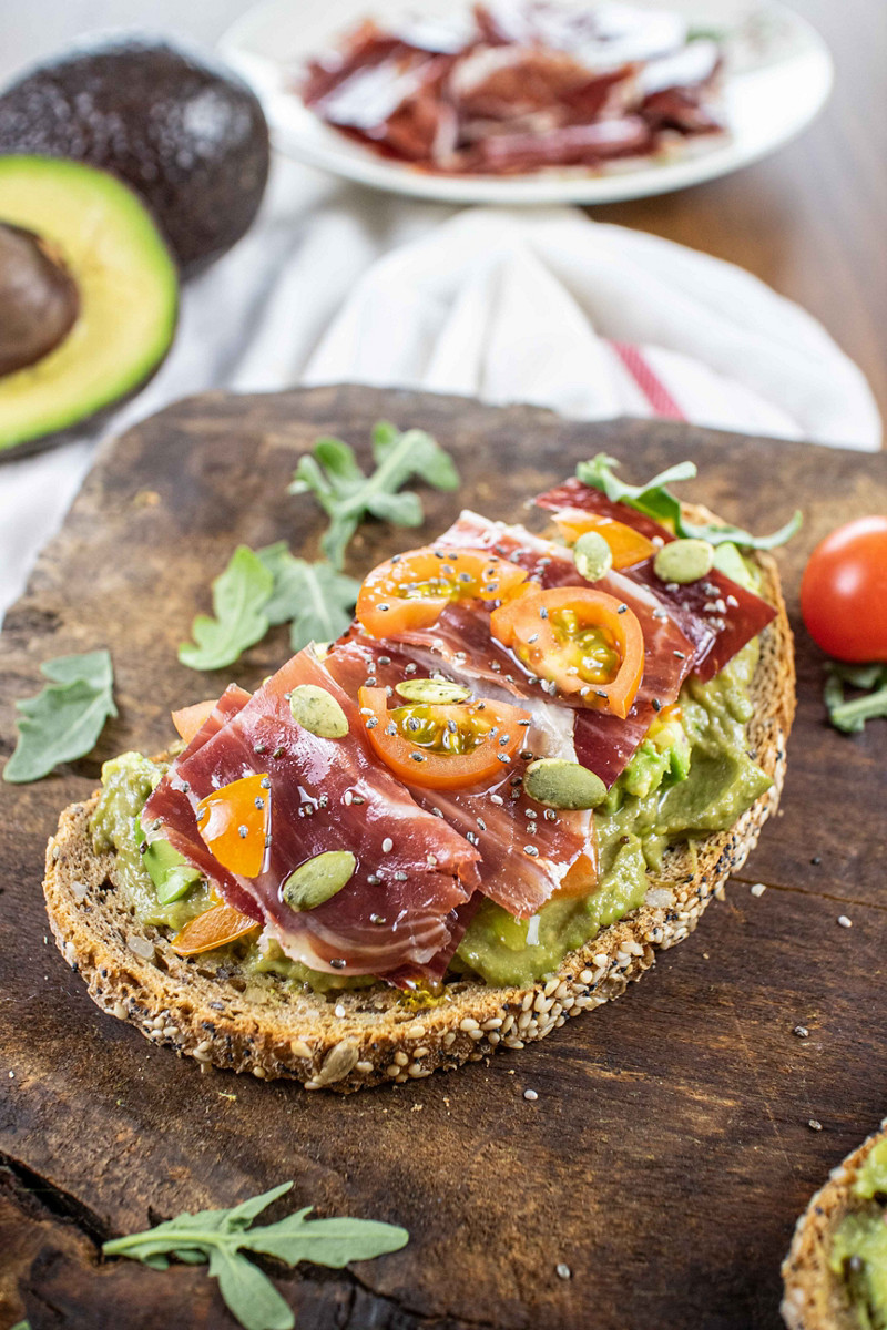  Thermomix® Thermomix® por el mundo recetas tostada de guacamole con jamon iberico 1