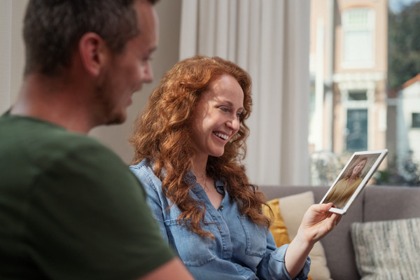 vorwerk advisor woman man with tablet