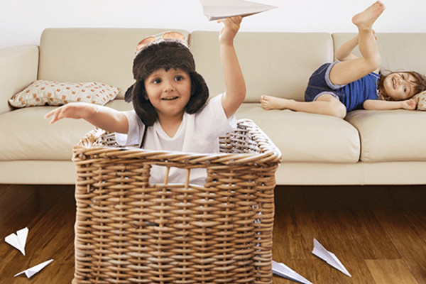 vorwerk newsletter babies in living room playing papers